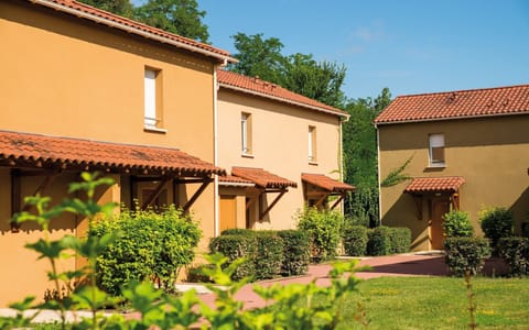 Enjoy the gardens and fresh countryside air while you get away from it all.