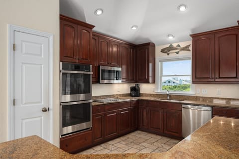 WH237: Chillin' the Most | TL Kitchen Area - Island Seating for 6