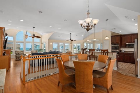 WH237: Chillin' the Most | TL Breakfast Nook - Seating for 6, Deck Access