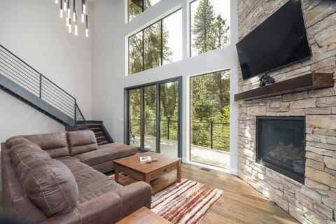 Floor to ceiling windows make a beautiful natural canvas for the forest trees. Enjoy the gas fireplace during cold winter evenings.