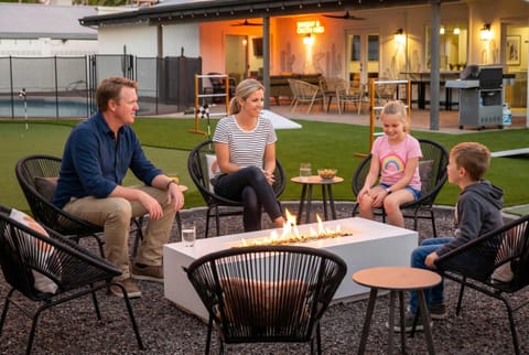The fire pit that brings everyone together. Pull up a chair, share some laughs, and make the kind of memories that don't need a filter.