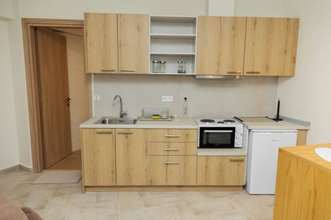 Nafsika, Studio, Garden View | In-room safe, soundproofing, iron/ironing board, free WiFi