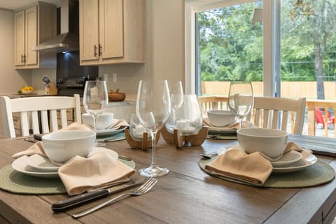 Wine, dine, and unwind. Our dining table is thoughtfully set and waiting for your arrival. Whether it’s a quick breakfast or a slow, multi-course dinner, you’ll find everything you need for a memorable meal.