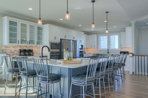 Kitchen Island/Bar Seating