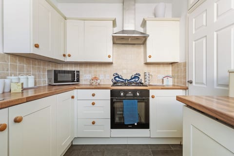 Close to town, beach and shops