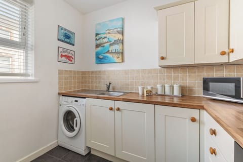 Close to town, beach and shops