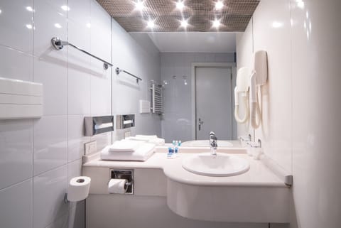 Free toiletries, hair dryer