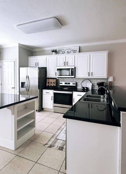 851bd3df-51ff-44bb-b3a5-e5626726aa0c