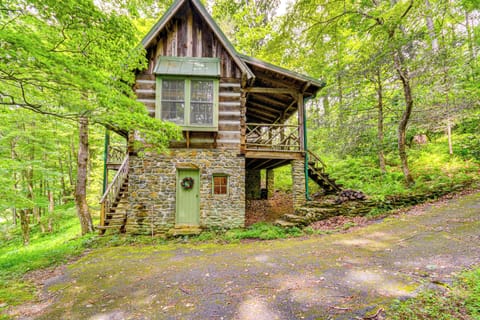 Burnsville Vacation Rental | 4BR | 2BA | 1,430 Sq Ft | 2 Steps to Enter