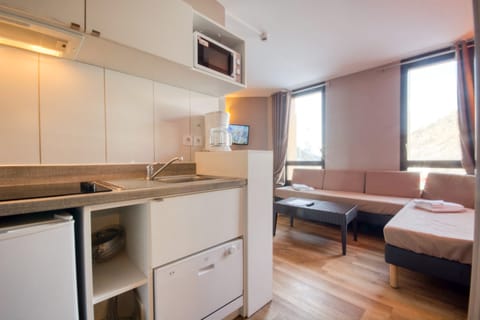 Make a tasty meal in the kitchenette.