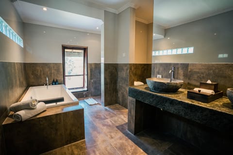 Premium Villa, 3 Bedrooms | Bathroom | Hair dryer, towels