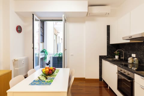 Comfort Apartment | Private kitchen | Fridge, microwave, oven, stovetop