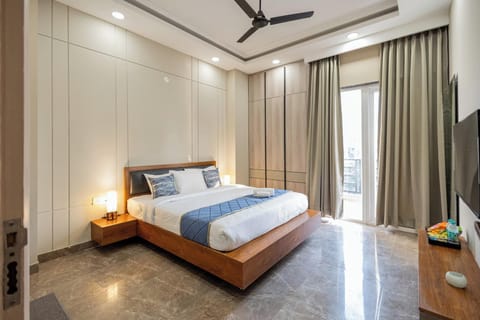 Premium Studio Suite, Balcony, City View | Iron/ironing board, free WiFi