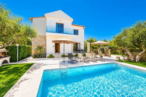Beautiful vila with private pool and terrace