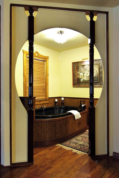 Oriental Suite Tub