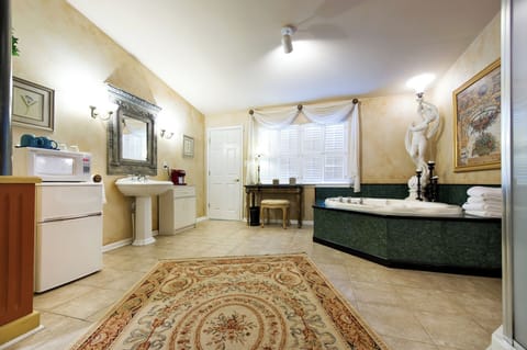 Venetian suite- bath area