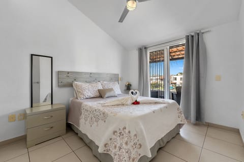 Grand Villa | 3 bedrooms, laptop workspace, soundproofing, iron/ironing board