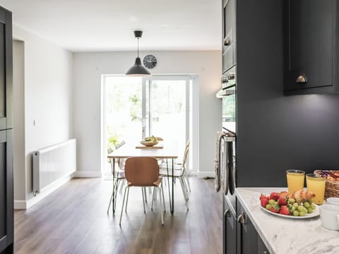 Kitchen | Cae Garw - Cwm Cadnant, Caernarfon