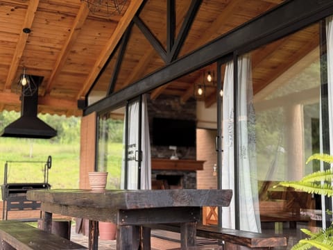 Comfort Cabin | Individually furnished, laptop workspace, bed sheets