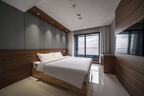 Superior Double Room, 1 Queen Bed, Ocean View | Desk, free WiFi