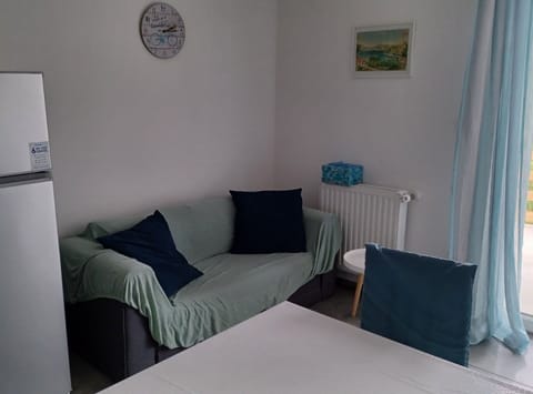 Apartment (FreeMe Apartment - One Bedroom Apartm) | Living room | 32-inch flat-screen TV with digital channels