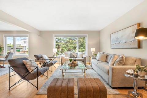Welcome to your home away from home in the beautiful community of Bowness. Guests will enjoy a comfortable home with a large back yard and stunning river views. 