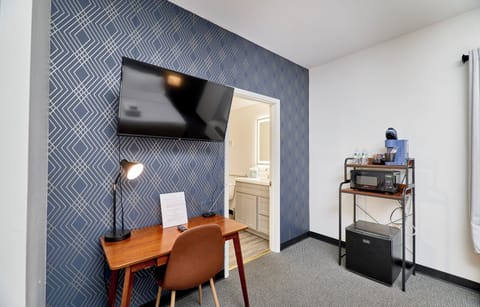 Design Room | Desk, laptop workspace, iron/ironing board, rollaway beds