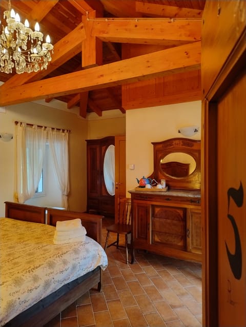 Traditional Double Room, Balcony, Partial Lake View | Individually decorated, individually furnished, desk, free WiFi