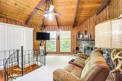 Beech Mountain Vacation Rental | 2BR | 2.5BA | 1,500 Sq Ft | Stairs Required