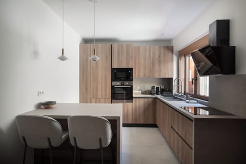 Superior Apartment, Garden View | Private kitchen | Full-size fridge, microwave, oven, dishwasher