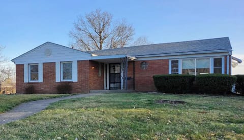 Cozy ranch style home with drive and parking