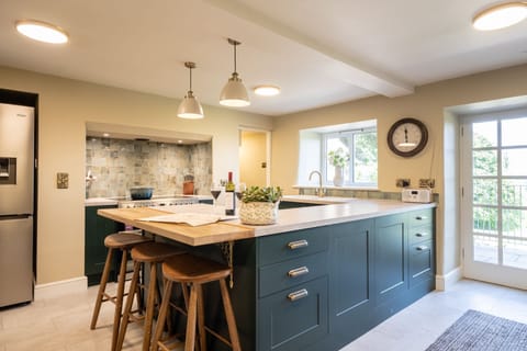 Old Rectory Kitchen - StayCotswold