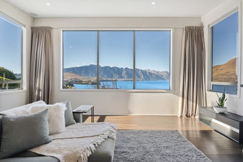 Premier House | Living area
