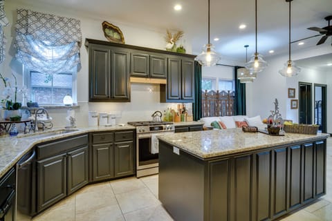 House (4 Bedrooms) | Interior