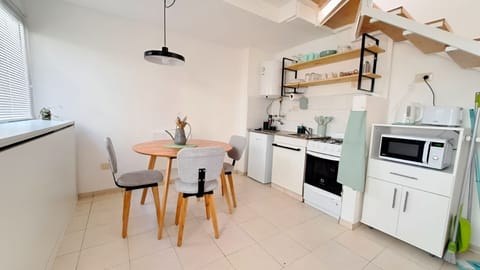 Kitchen or kitchenette,Dining area