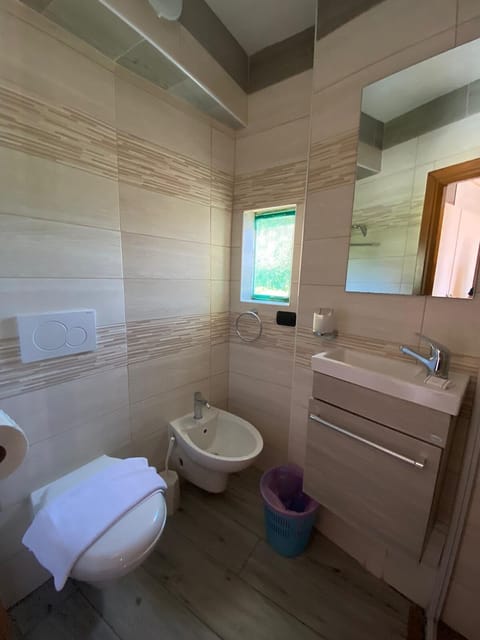 Shower, soap, shampoo, toilet paper