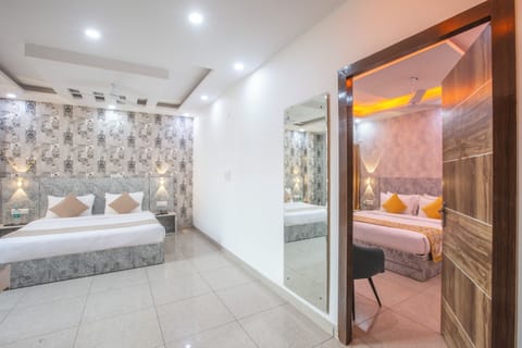 In-room safe, desk, laptop workspace, soundproofing