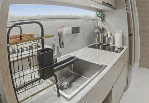 Condo, 1 Bedroom, Accessible, Balcony | Private kitchen | Cookware/dishes/utensils