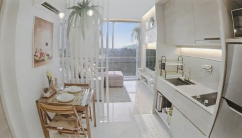 Condo, 1 Bedroom, Accessible, Balcony | Dining room