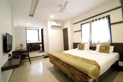 Executive Double Room, City View | Memory foam beds, desk, laptop workspace, cribs/infant beds