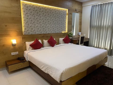 Queen Suites | Soundproofing, free WiFi, bed sheets