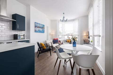 Apartment | 2 bedrooms, desk, iron/ironing board