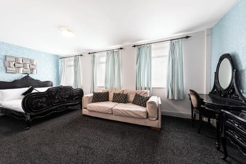 Superior double room en-suite | Free WiFi, bed sheets
