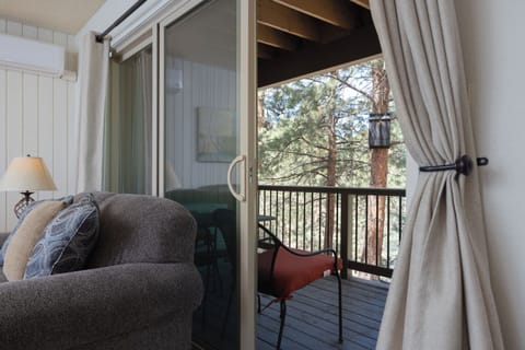 Condo, 1 King Bed with Sofa bed, Fireplace, Garden View (Ponderosa Vista) | Interior