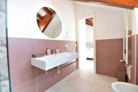 Deluxe Double Room, Terrace, Sea View | Bathroom | Shower, hair dryer, bidet, towels