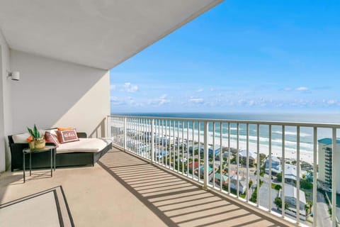 Condo, 1 King Bed with Sofa bed (Laketown Wharf 1902) | Property grounds