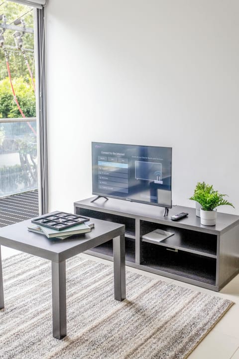 Exclusive Apartment, 2 Bedrooms, Balcony, City View | Living room | 50-inch Smart TV with cable channels