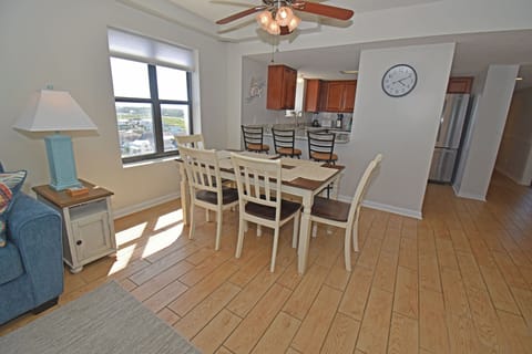 End unit with extra views!