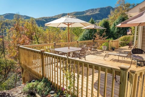 Welcome to Pearson Lane! A new, larger Trex deck was added summer of 2025.