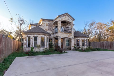 Front of House / Driveway